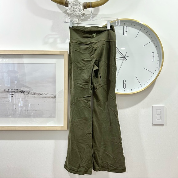 ThAction High-Waisted Butter Flare Leggings – Size Small - Picture 3 of 8